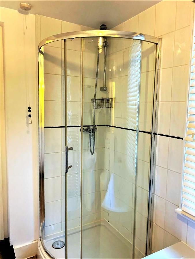 Riverside Channel5 "Holidays Homes In The Sun" Featured Central Canterbury Cottage With Free Parking Luaran gambar